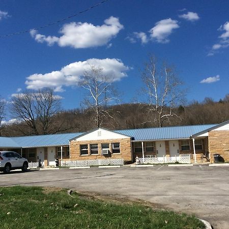 Scenic River Inn Motel Wartburg Bagian luar foto