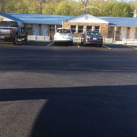 Scenic River Inn Motel Wartburg Bagian luar foto