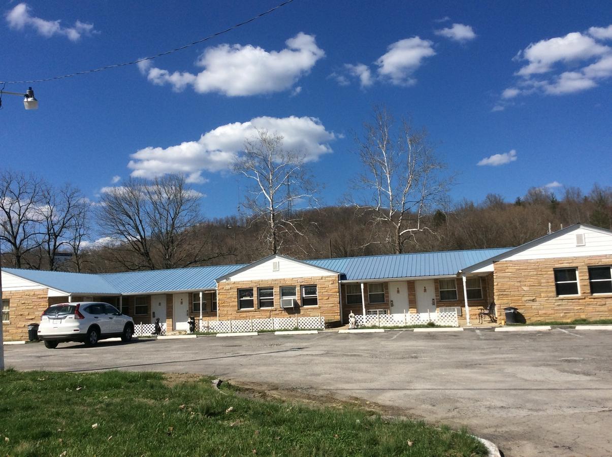Scenic River Inn Motel Wartburg Bagian luar foto