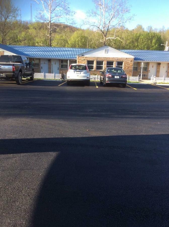 Scenic River Inn Motel Wartburg Bagian luar foto