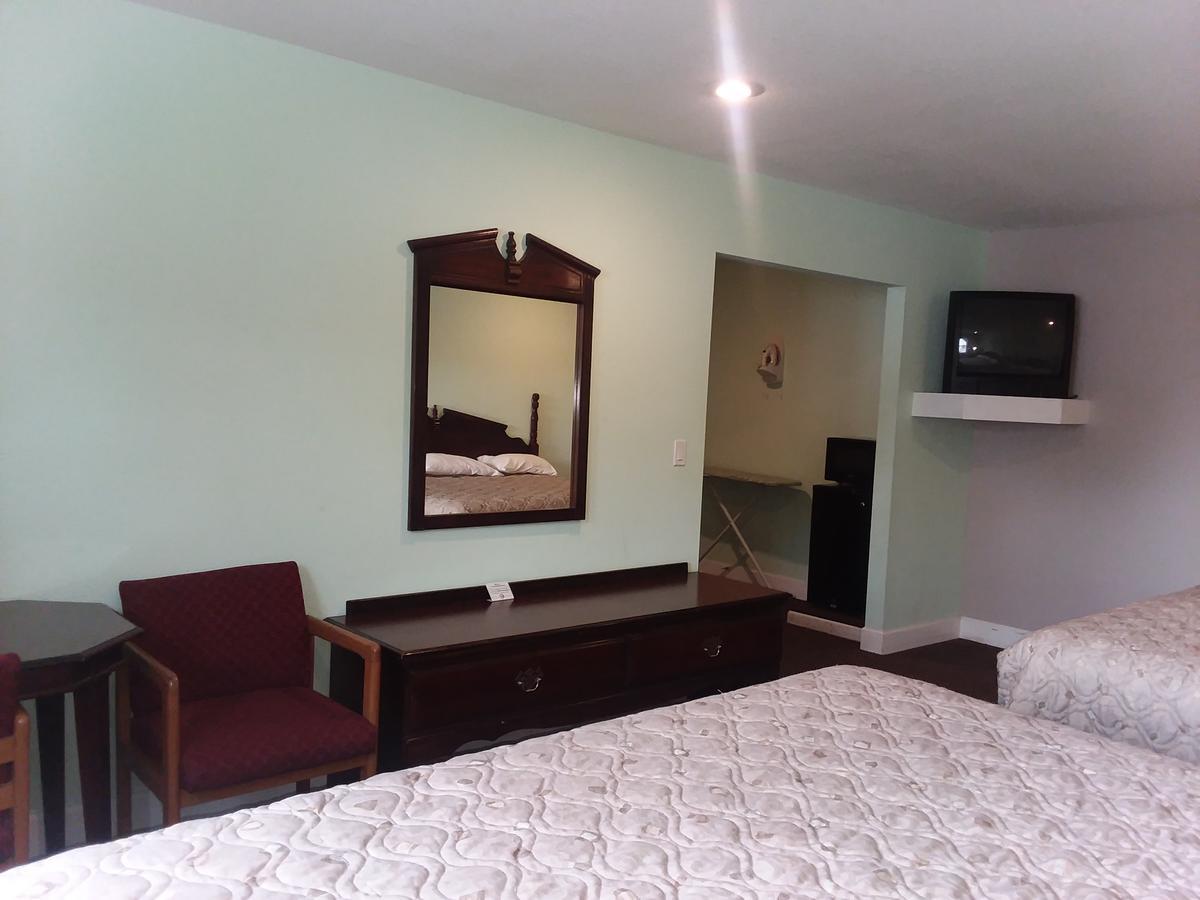 Scenic River Inn Motel Wartburg Bagian luar foto
