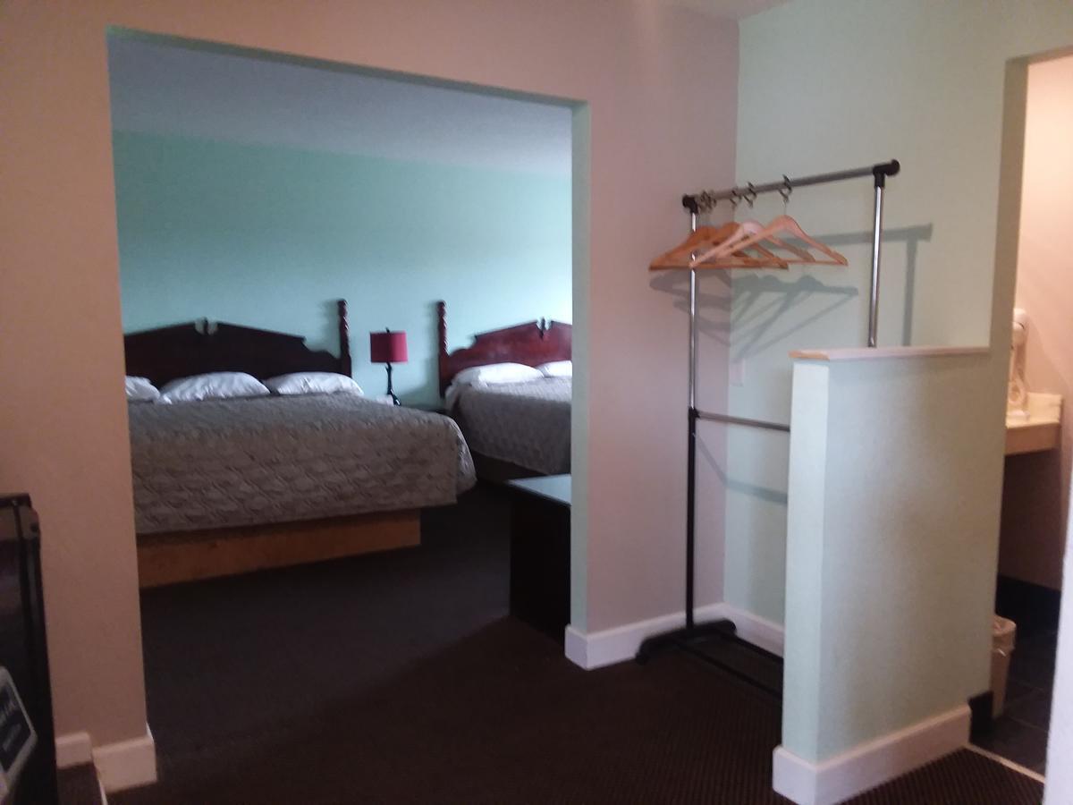Scenic River Inn Motel Wartburg Bagian luar foto